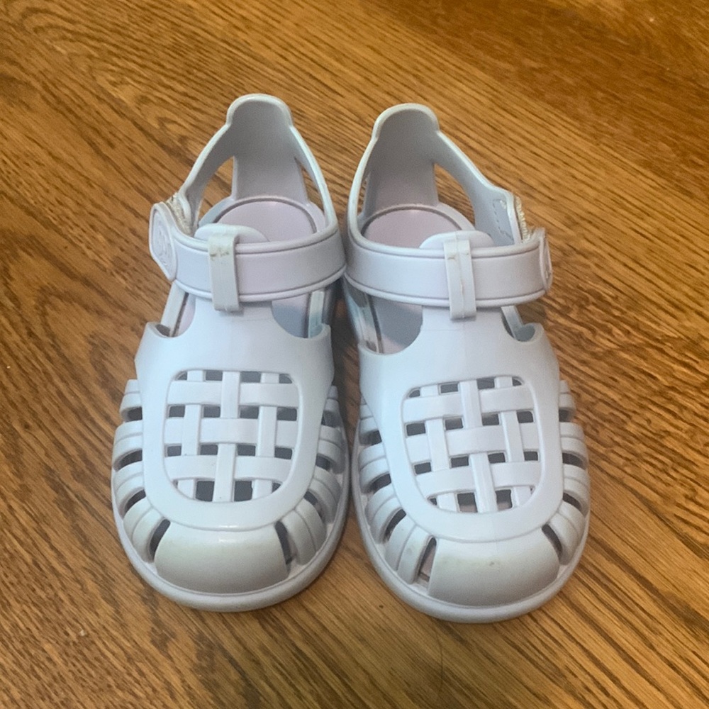 Lilac Igor sandals. Size 22 (5.5-6 US). Gently used.